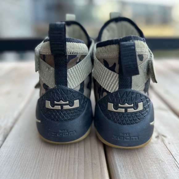 NIKE LEBRON SOLDIER 11- CAMO - Picture 2 of 5